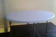 kulatý stůl, průměr 180 cm, pronájem Štefek